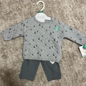 NWT Little Planet Matching Sweatsuit 3M